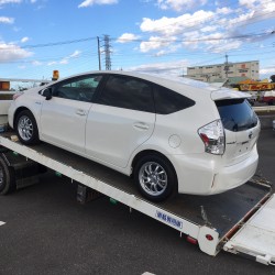 茨城県のＡ様に　ＵＳトヨタ　プリウスＶをご納車させていただきました！