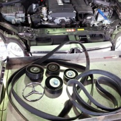 レンジローバー＆ベンツ　ＣＬＫ　エンジンのベルト交換　修理