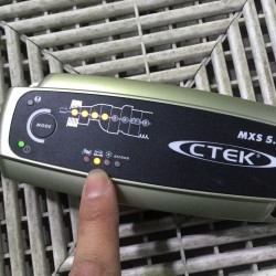 アメ車に！スーパーカーに！旧車にも！ バッテリー充電器　シーテック　CTEK　　