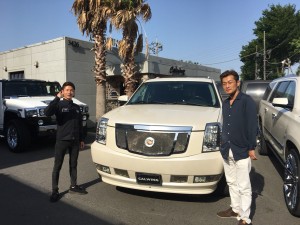 東京都のW様にキャデラック エスカレードをご納車させていただきました。