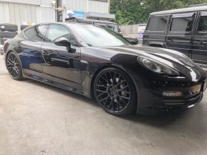  今日は待ち作業にてパナメーラにVICTOR EQUIPMENT WHEELS製Stabilを装着させていただきました!  このホイールメーカーはポルシェに特化しているため、ポルシェのスタイ […]