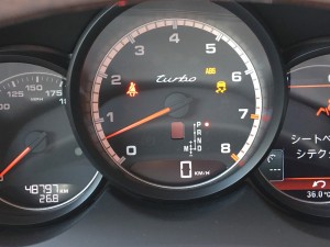 本日はアメ車や欧州車に多い、ABS、トラクションチェックランプ点灯の故障事例をご紹介致します。ABSやトラクションコントロールは、数多くのコンピューターやセンサーが関わっているため、どこか一つでも不具合が出てしまうと、誤 […]