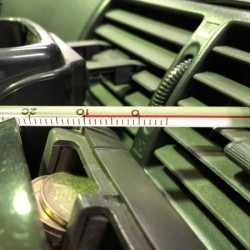 キャデラック　エスカレード　日産　スカイライン　GT-S　エアコン　クーラーガス　漏れ　修理　点検　故障　整備