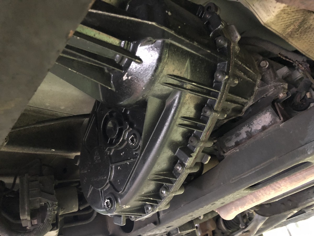 キャデラック　エスカレード　トランスファー　ミッション　交換　故障　修理　整備