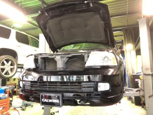 今回はナビゲーターの作業をご紹介します。  最初はエアサスのコンバージョンキットで、エアサスが壊れたりエアバックが破れたりして少しでもリーズナブルに直したい方向けのキットです。エアサスを取り外してノー […]
