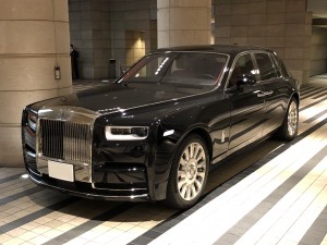 東京都のU会長様に新車 ロールスロイス ファントムⅧをご納車させていただきました。