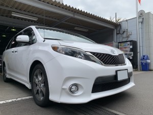 こんにちは!サービスフロント慎一です!こちらのシエナは、カーナビのHDDに不具合がありご来店頂きました。 見させて頂くと、エラーコードが出ていて、カーナビのリセットなどでどうにかできるような症状ではありませんで […]