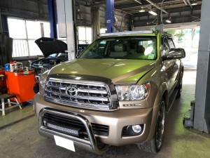 今回はUSトヨタのセコイアに、LEDバーを取りつけさせて頂いたのでご紹介します!ルーフとブルバー合わせて2本取りつけました!   このようにしてルーフバーのステーを加工して取りつけていきます […]