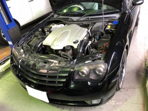  今回はクライスラーのクロスファイヤーの整備をご紹介します。  何か焦げ臭いと依頼がありました。点検したところエンジンのヘッドカバーからオイルが漏れて、すぐ下にある高温になるエキゾーストマニ […]