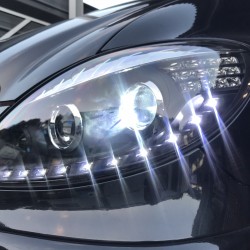 ベンツ　V350　ヘッドライト　HID　交換　カスタム　BENZ