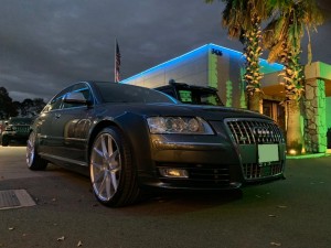 こんにちは!サービスフロント慎一です!今回ご紹介するのは、アウディ S8 のホイールカスタムです! オーナー様と入念な打ち合わせを行い「SAVINI BM14 ブラッシュドシルバー」に決まりました!乗り心地との […]