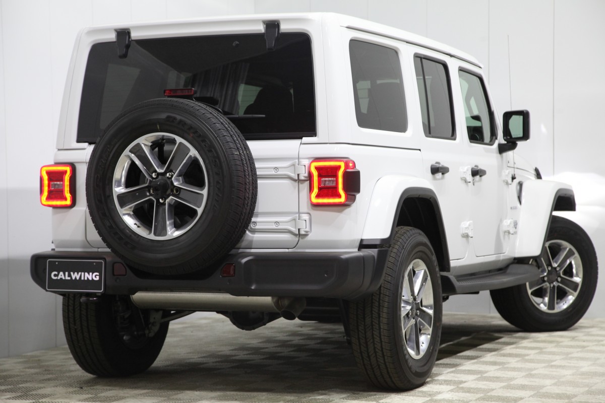 新車 ジープ ラングラーアンリミテッド サハラ AWD 日本未発売左 