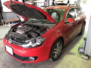 こんにちは!今回紹介するのはフォルクスワーゲンのリアブレーキパッドドライブベルト、ドライブベルトテンショナーを交換しましたので紹介していきます。まずリアブレーキパッドの交換ですが、リアは残量が少なくなってきてしまい、交換 […]