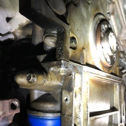 サバーバン　エンジンリヤケース　オイル漏れ修理