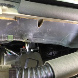 ハマー　Ｈ２　室内異音　タンタン音　助手席側　修理
