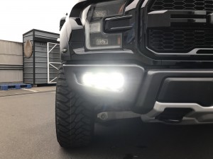 現行のF-150 ラプターの車検とカスタムのご用命を頂きました。  多くのカスタムのご用命を頂きましたが、今回はLEDカスタムをご紹介致します。内容としてはフロントバンパーの両端の開いているスペースに […]
