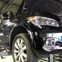 インフィニティー　ＱＸ８０　　サイドバイザー取付　　カスタム