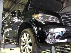 インフィニティー　ＱＸ８０　　サイドバイザー取付　　カスタム