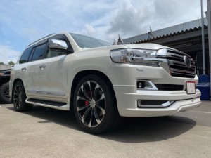 今週もご用命頂きました!IPF製のLEDバルブを使用したLEDカスタムです!今週は国産車のランドクルーザーです!  カスタムする箇所はフォグです!  純正はLEDチップが内蔵された […]
