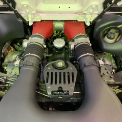 フェラーリ　４５８スパイダー　エンジンオイル　フィルター　交換