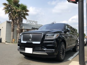 埼玉県のH様に新車 リンカーン ナビゲーター ブラックレーベルをご納車させていただきました。