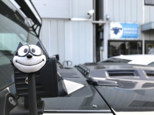 いつもお世話になっているE様にご来店頂きました!E様のラングラーはいつ見ても迫力満点です!  本日はお盆休み前の点検とちょっとしたカスタムを行ないました!内容としては純正のラジオのアンテナの交換です! […]