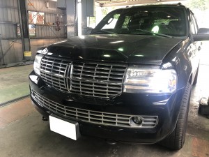 今回ご紹介しますのは、リンカーンナビゲーターのヘッドライトのバーナー交換を行いました。  ヘッドライトが点灯したり、しなかったり不具合が発生していましたので点検した結果バーナーに不具合が起きていました […]