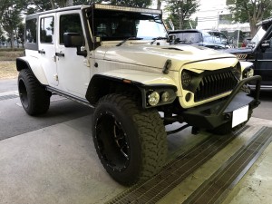 今回はラングラーのリアブレーキパッドの交換を行いましたので紹介します。   ラングラーでは走行4～5万キロでリアのブレーキパッドが摩耗し残量が減ってしまっていることが多いので、要注意です。& […]