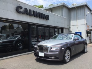 今回はロールスロイス ドーンをローダウンカスタムさせていただきました。    お客様からもう少し低くしたいとのご依頼を頂き、実際に現車を見ながら打ち合わせを行い、乗り心地を損なわず […]