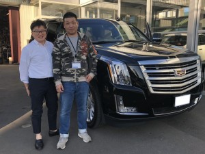 北海道のB社様に新車キャデラック エスカレード プラチナムをご納車させて頂きました。