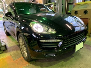 今回ご紹介する作業はカイエンターボのエンジン不調修理です。  エンジンがブルブルする症状で、チェックランプも点灯している状態でした。テスター診断を進めていくと、どうやら失火しているようです。点火系の点 […]