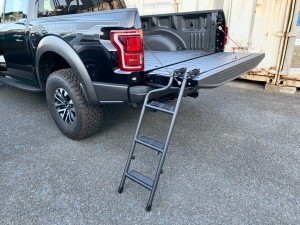 フォード　Ｆ１５０　ラプター　カスタム　リアラダー　取付