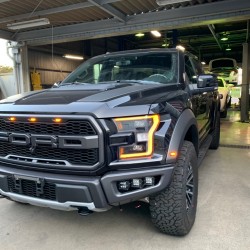 フォード　Ｆ１５０　ラプター　カスタム　リアラダー　取付