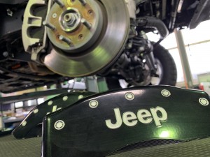 2019年JLラングラー カスタムのご紹介です!ボディーに合わせたブラックのキャリパーカバーの取付と、鍵付きフューエルドアの交換を行いました。キャリパーカバーにもしっかり「JEEP」のロゴ入りです!   […]
