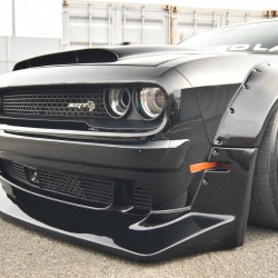 ダッジ DODGE チャレンジャー CHALLENGER ヘルキャット HELLCAT   BAD SPEED LA バッドスピードエルエー  可変バルブ ローダウン  ワイド カスタム