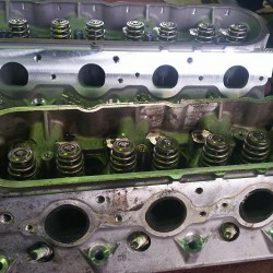 エスカレード　エンジン不調　点検　修理　バルブスプリング　シリンダーヘッド交換　