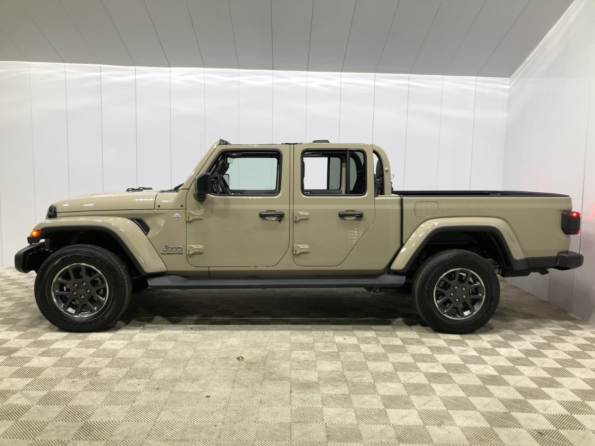 新車 ジープ グラディエーター オーバーランド Awd 日本未発売モデル 左ハンドル No 9002 Calwing キャルウイング 新車 ジープ グラディエーター オーバーランド Awd 日本未発売モデル 左ハンドル No 9002 Calwing キャルウイング