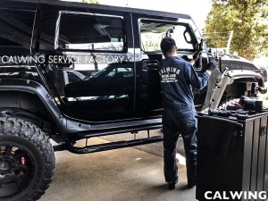  モンスター’08 H2の車検整備。隣のハマーが通常の車高のハマーです。こちらは車高が218cmのハイリフト!!身長150cmの私は降車時に飛び降り状態。ねん挫しない様に気を付けました(笑)それにサイドミラーが […]