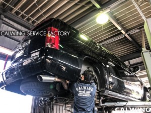  ’08エスカレード ショック交換。エアサスが故障し車高が下がってしまいました。そこでショック交換を行いました。  下の写真は破けたエアバッグです。結構ハデに破けてますね! &nb […]