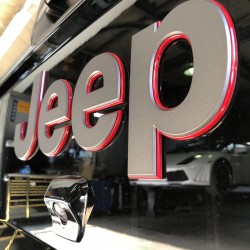 ジープ　グラディエーター　電動ステップ取付　ＪＥＥＰ　　