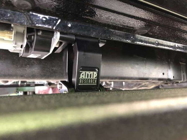 トヨタ タンドラ - AMPResearch(アンプリサーチ)パワーランニングボード/電動サイドステップ後付け