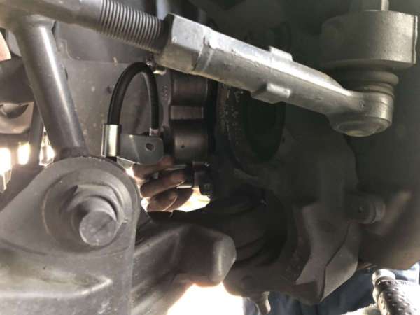 ナビゲーター　ブレーキ引きずり　キャリパー交換　ブレーキホース交換　修理　予防整備