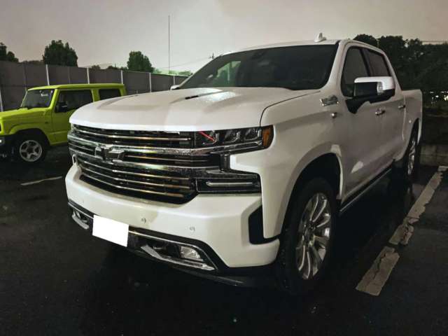 大阪府のH様に新車シボレー シルバラード ハイカントリーをご納車させて頂きました!