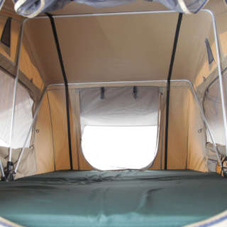 アメリカのオートキャンプでは定番のルーフトップテントで、本格的なキャンプを楽しみませんか？