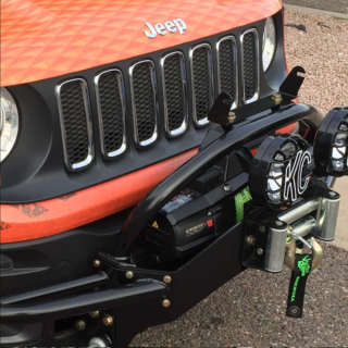 JEEPのコンパクトSUVレネゲードを自分好みにカスタム！