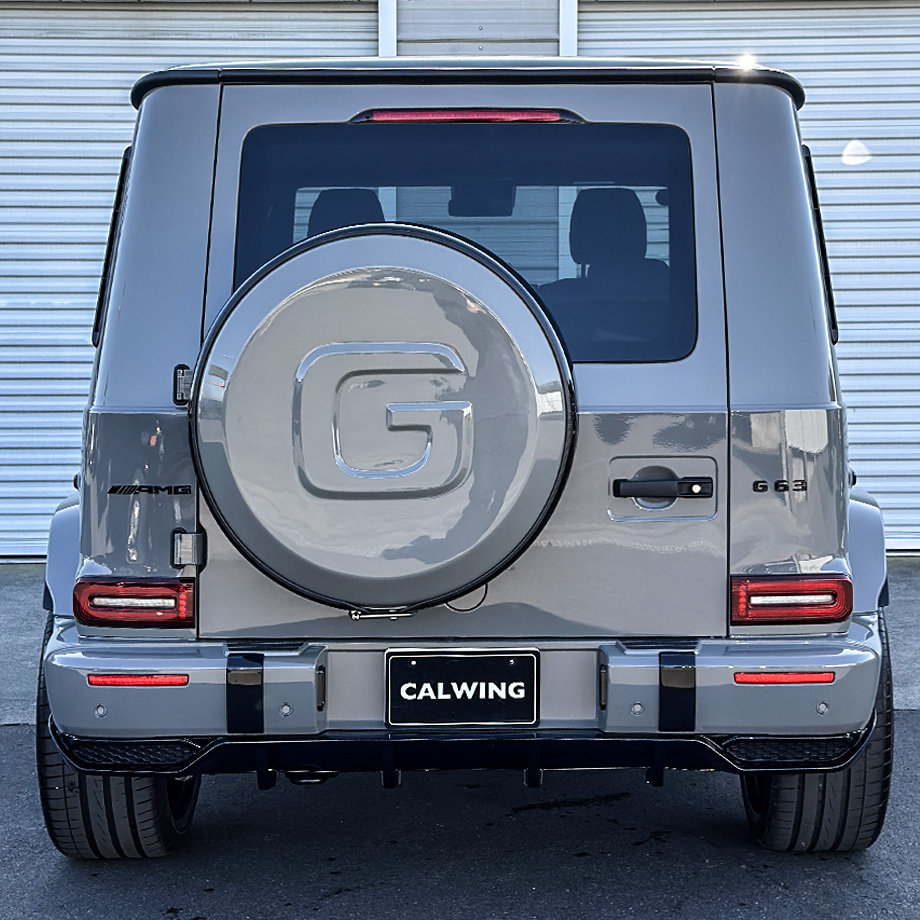浮彫り「G」ロゴがインパクト抜群。Gクラス専用カリフォルニアマッドスター背面タイヤカバー