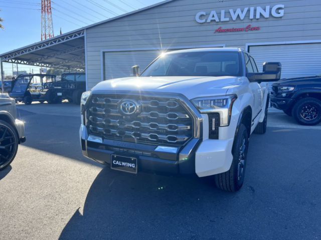 大阪府のE社長に新車 USトヨタ タンドラ プラチナムをご納車させていただきました！