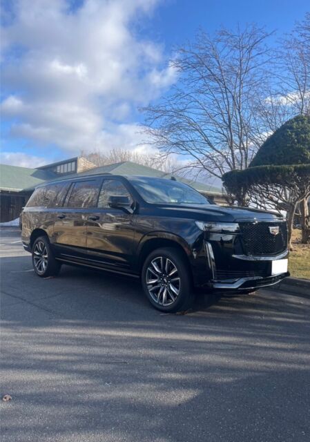 北海道のN社長に、キャデラック エスカレード ESV スポーツをご納車させていただきました!