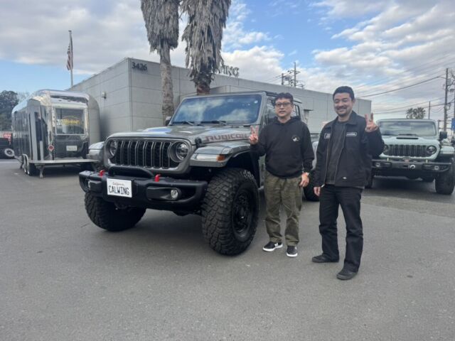 ミャンマーのM様に ジープ グラディエーター をご納車させていただきました！