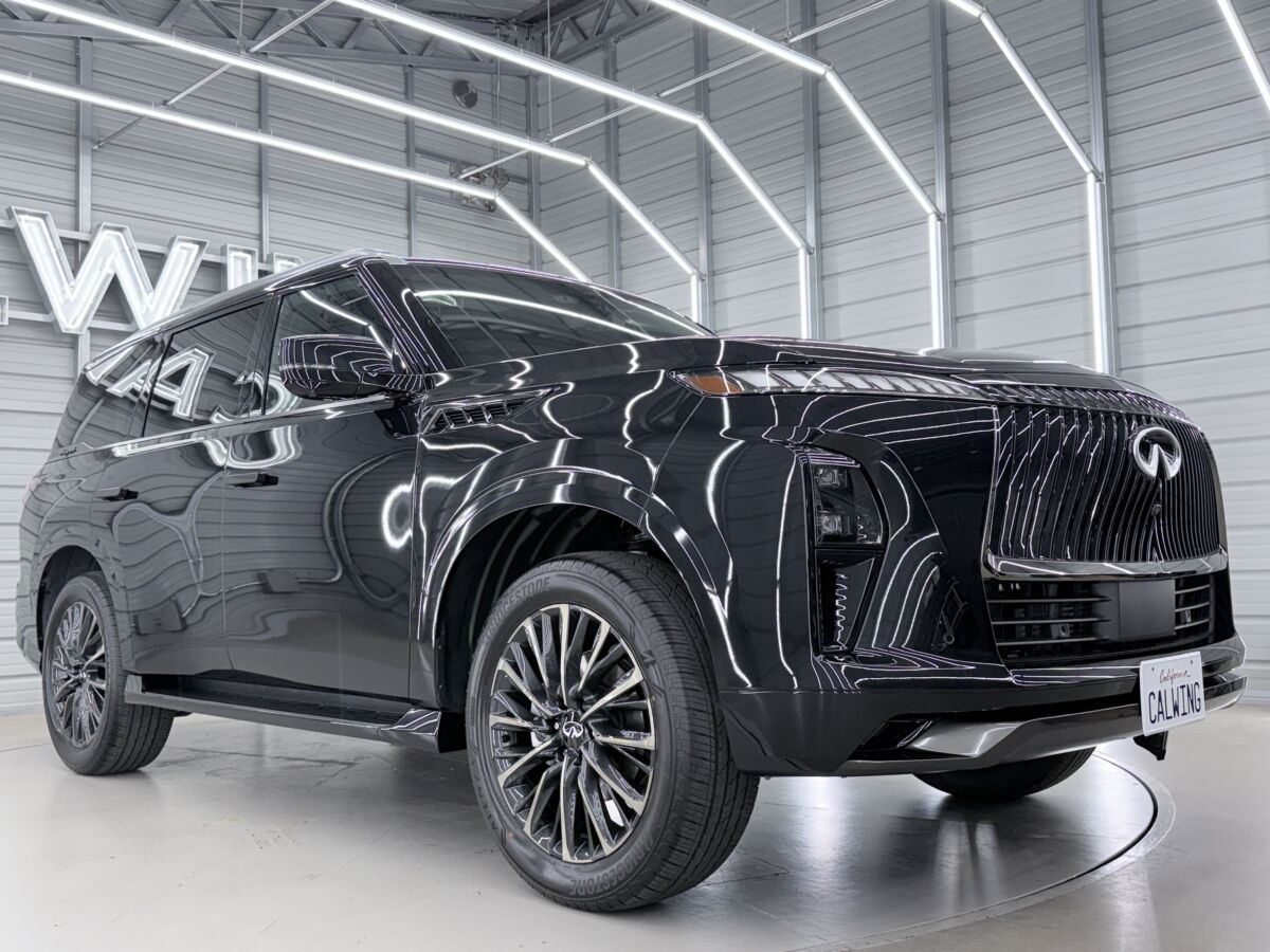 インフィニティUSAのフラッグシップ「新型QX80 」  最上級グレードのオートグラフが入庫いたしました！
